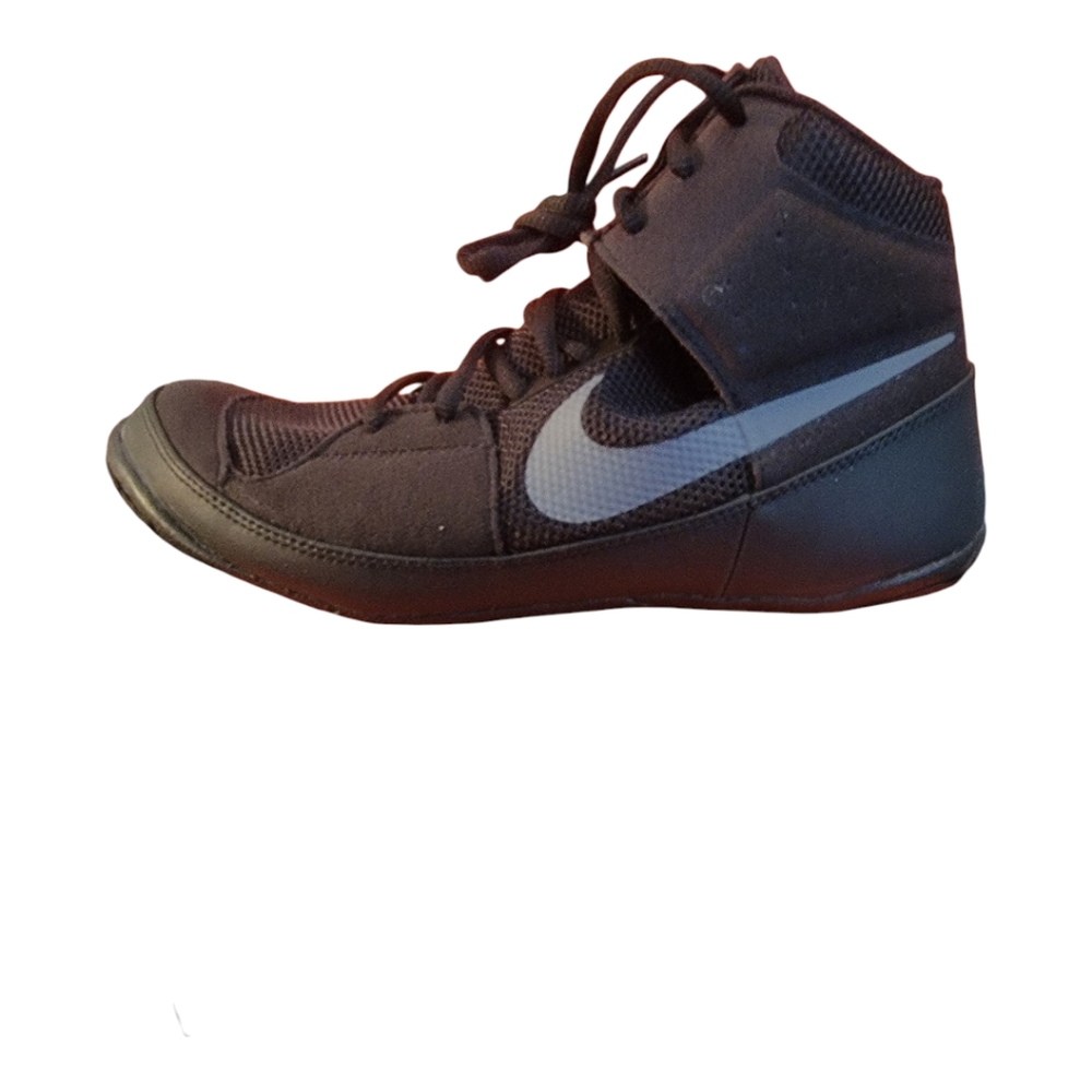 Nike Fury Wrestling Shoes Mens 9 Black New AO2416-010 Mid Top Mesh Training